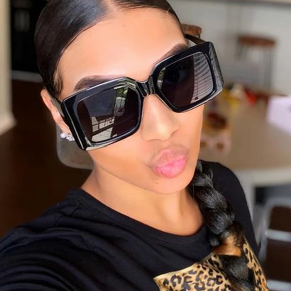 fashipn designs Accessories - SQUARE BLACK UV 400 SUNGLASSES